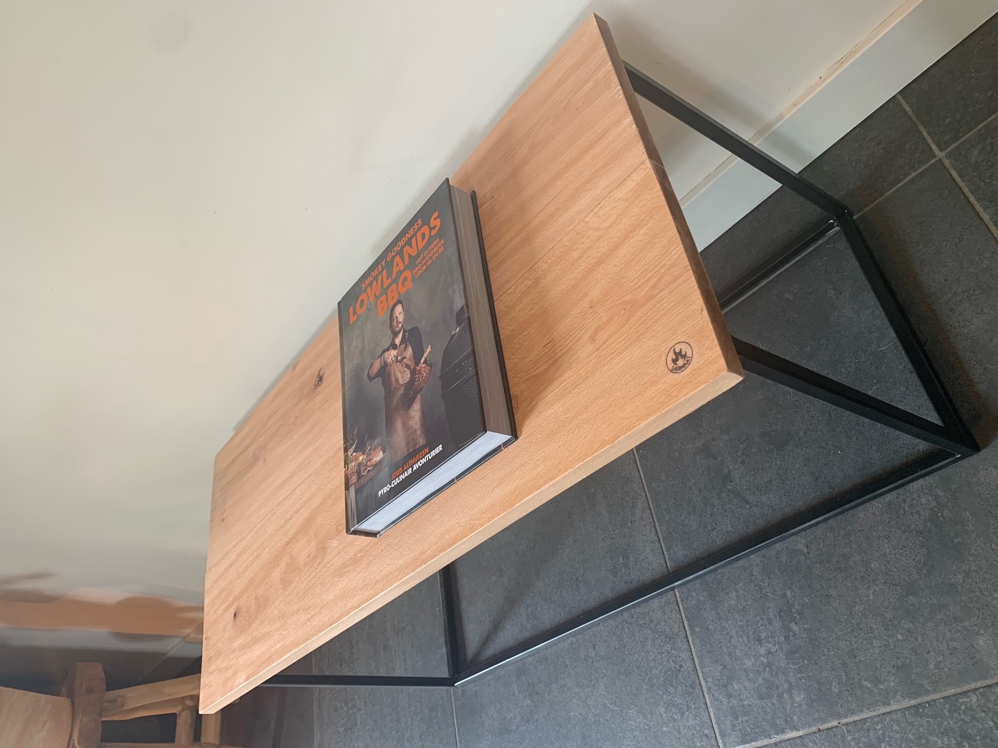 Bijzettafel boek